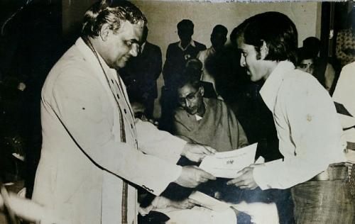 Shri Satish Joshi receiving award from former Prime Minister of India, Shri Atal Bihari Vajpayee in All India Kalidas Exhibition, 1976-77